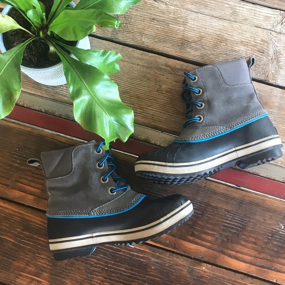 SOLD EUC Grey Sorel Waterproof Boots - Picture 1 of 6